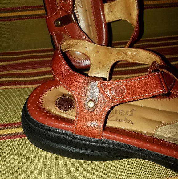 Unstructured Clarks Sandals - Picture 6 of 8